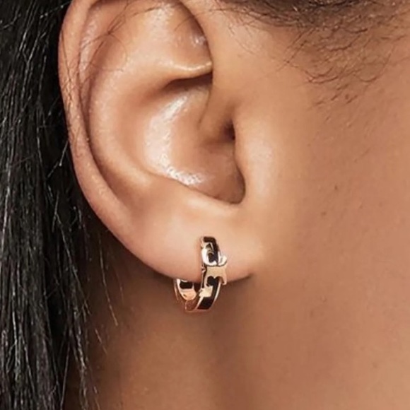 tory burch kira stackable huggie hoop earrings